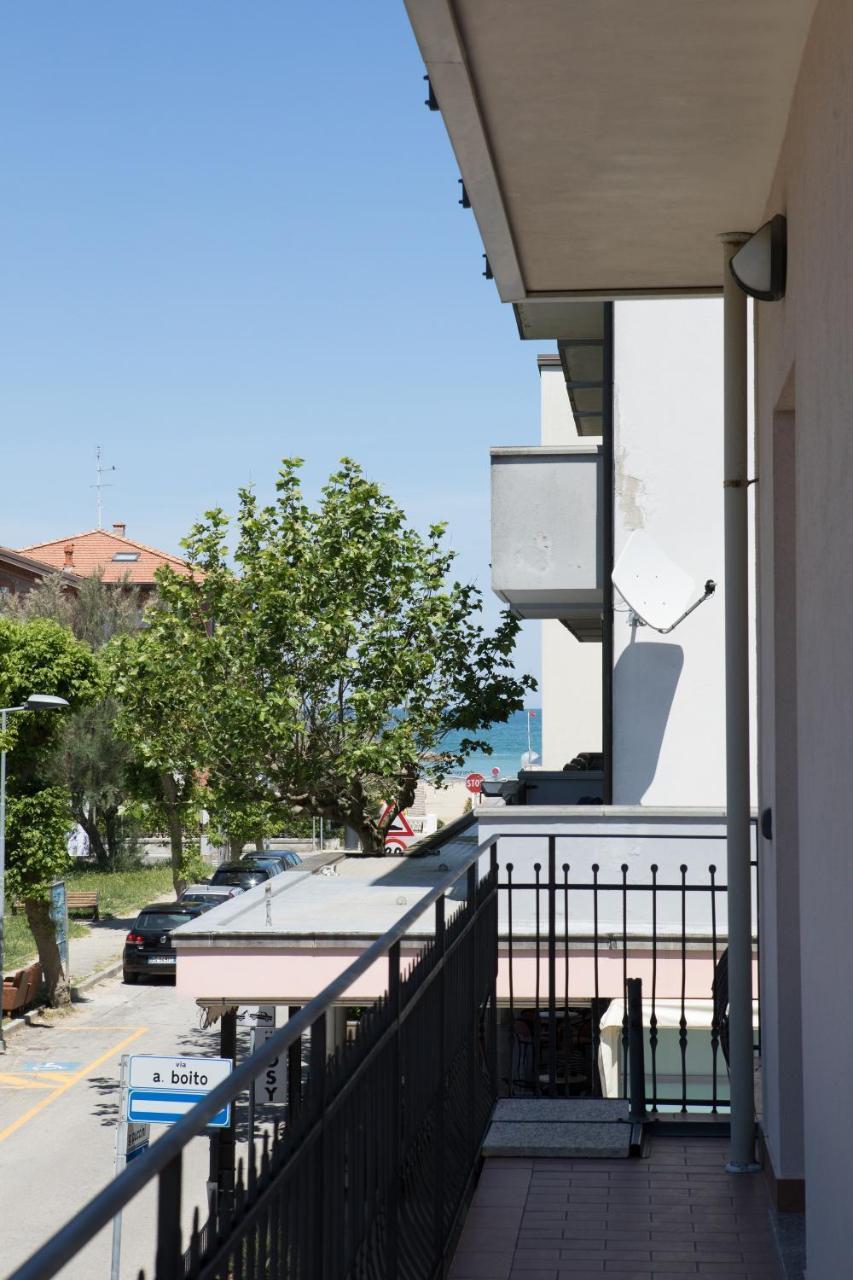 Residence Tre Trilo&Suites Rimini Exterior photo